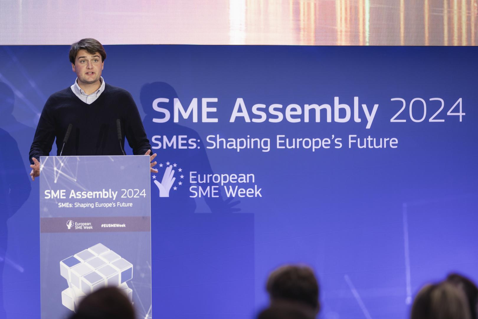 Winner of the Youth Start-up Competition Frederico Mauritty delivering a speech at the Policy Conclusions session