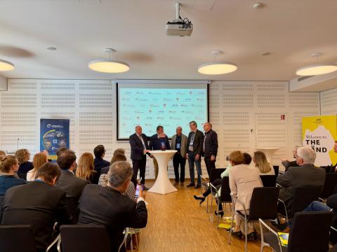 Clusters meet Regions in Heilbronn